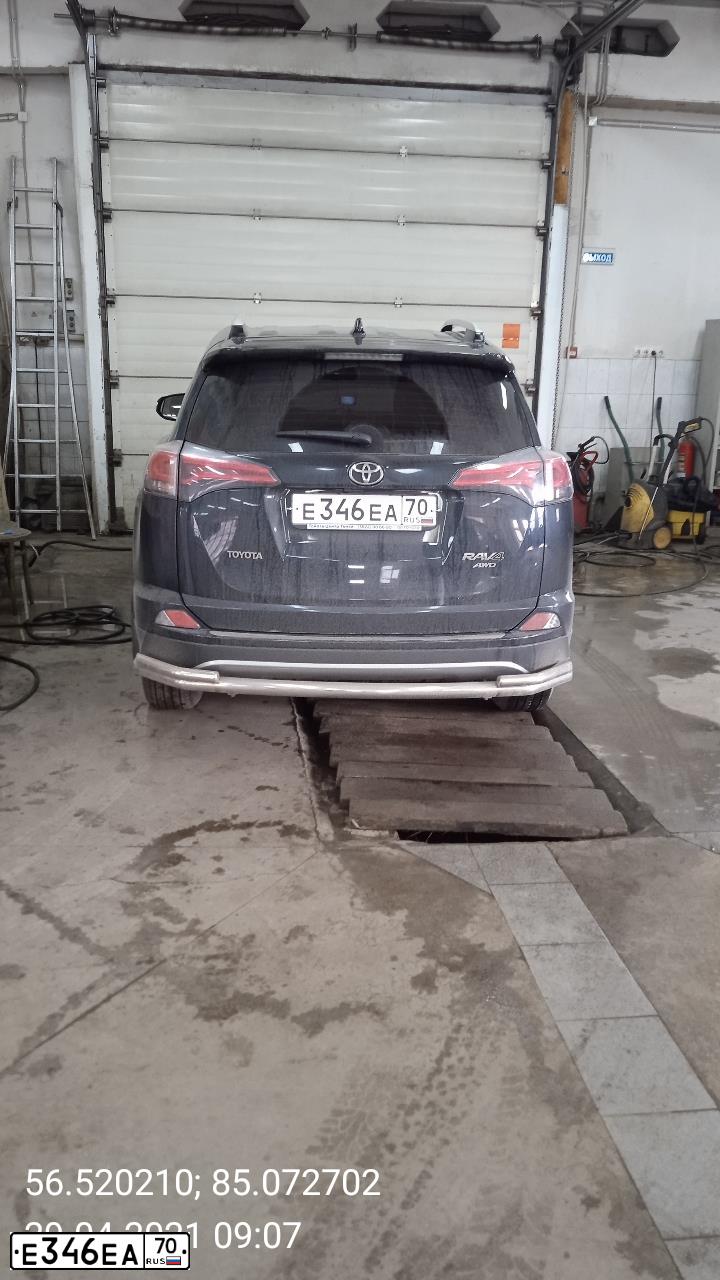 Фото автомобиля TOYOTA RAV4, 2017 — госномер Е346ЕА70. Цвет: ТЕМНО-СЕРЫЙ