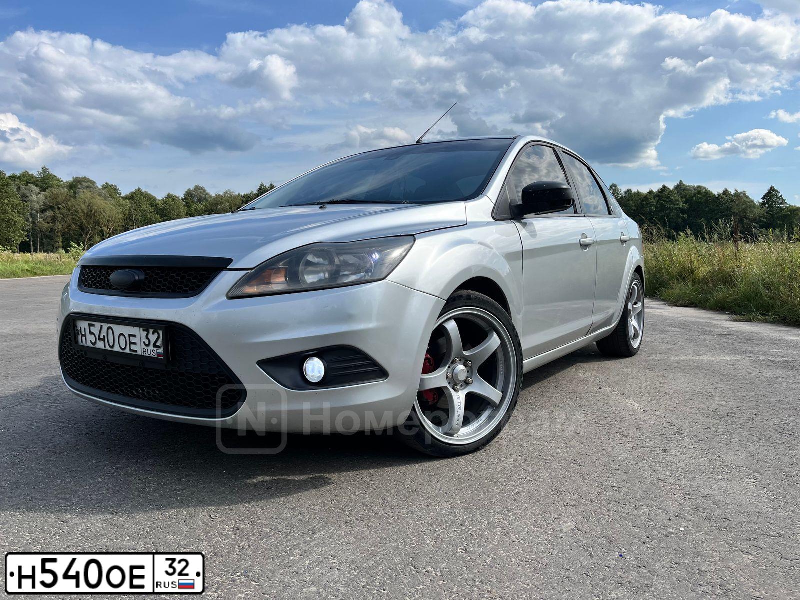 Фото автомобиля FORD FOCUS, 2008 — госномер Н540ОЕ32. Цвет: Серебристый