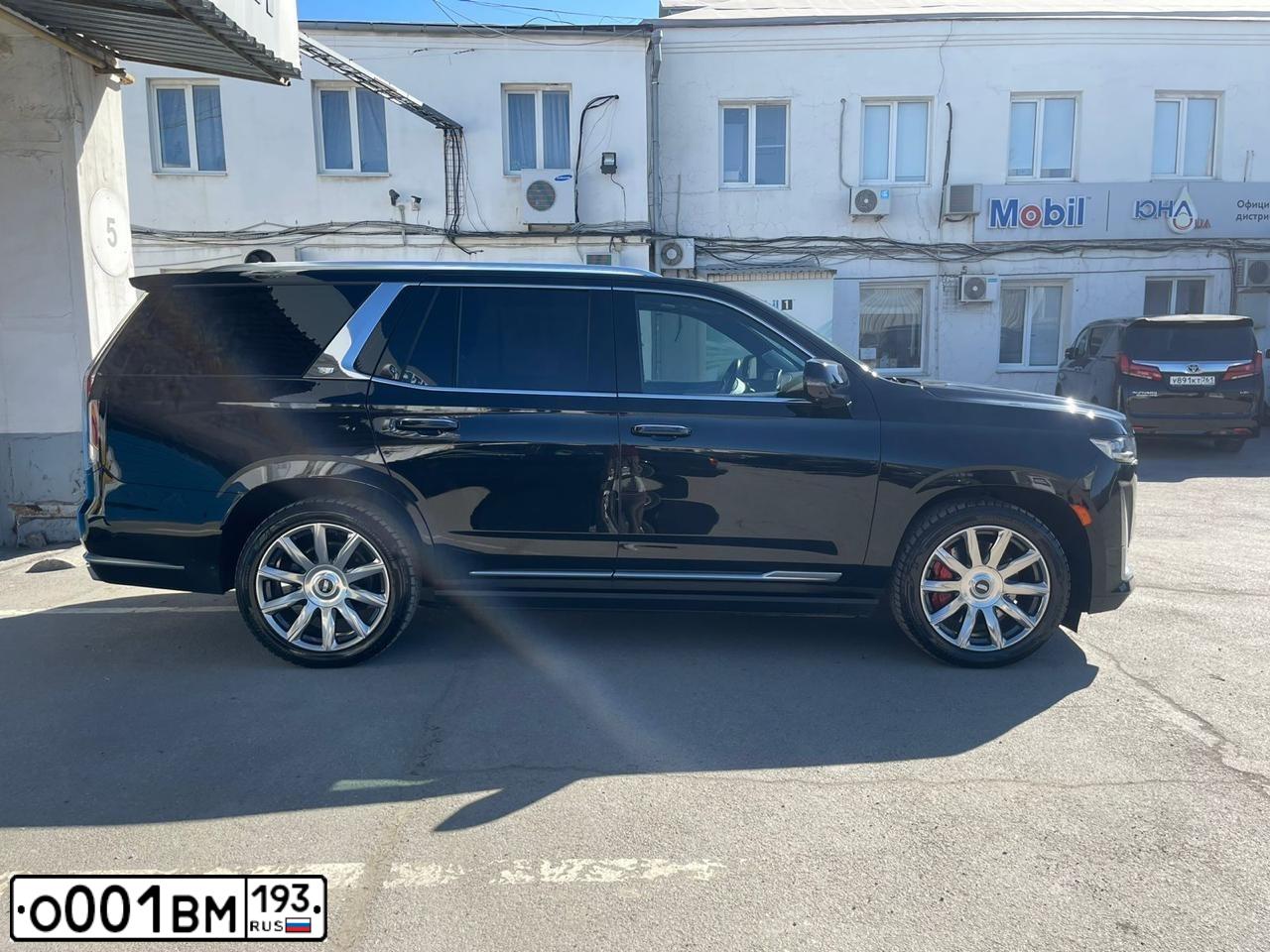 Фото автомобиля CADILLAC ESCALADE, 2021 — госномер О001ВМ193