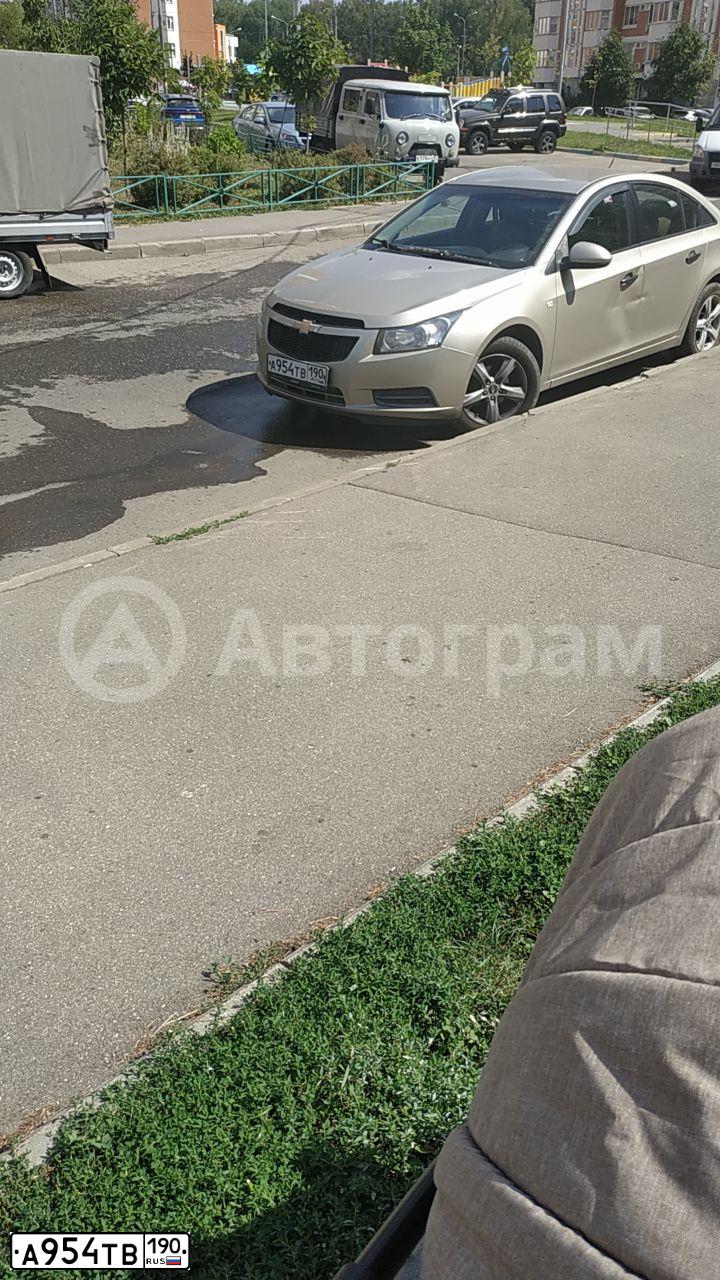 Фото автомобиля CHEVROLET CRUZE, 2012 — госномер А954ТВ190. Цвет: БЕЖЕВЫЙ