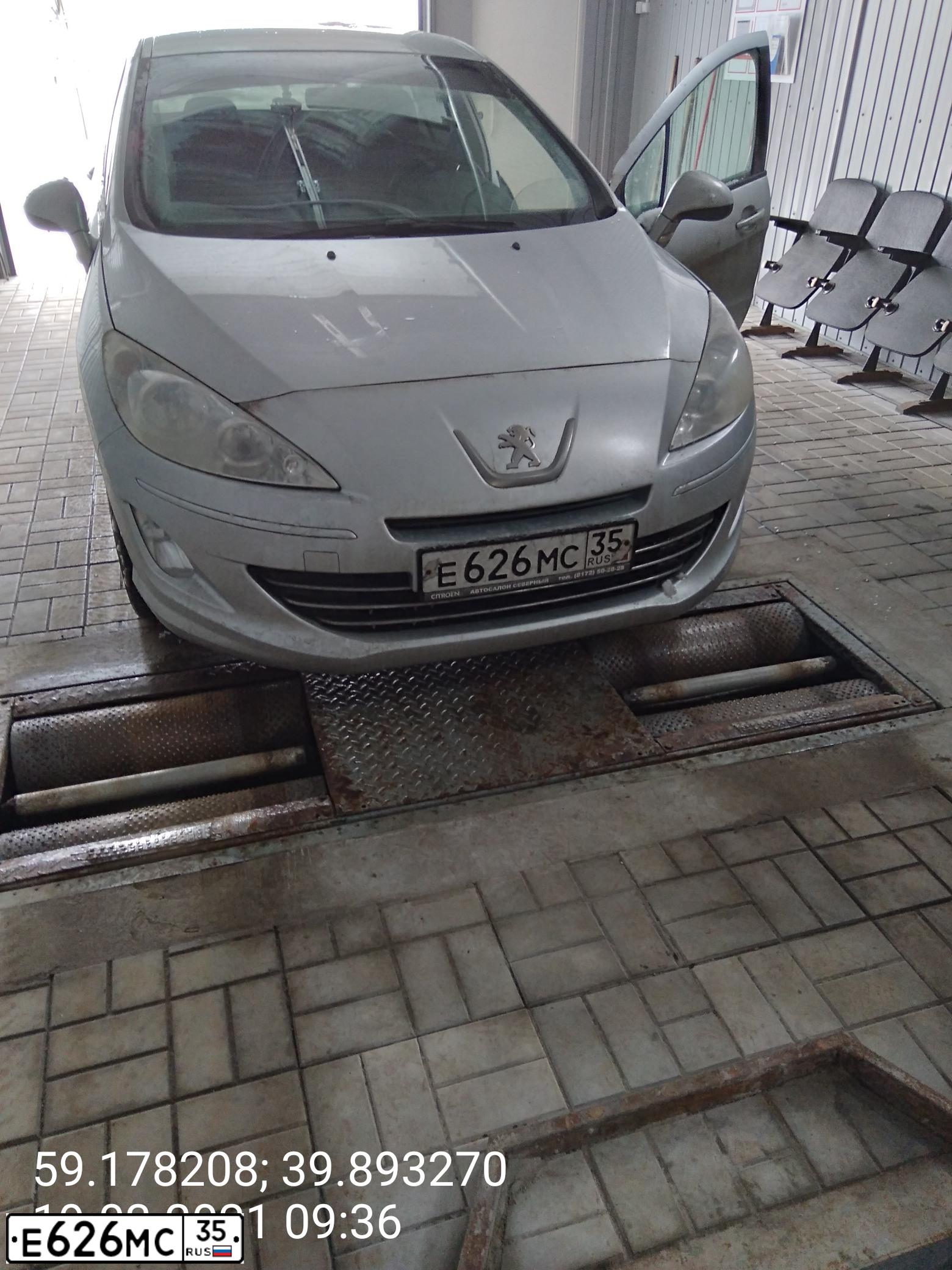 Фото автомобиля PEUGEOT 408, 2013 — госномер Е626МС35. Цвет: СЕРЕБРИСТЫЙ