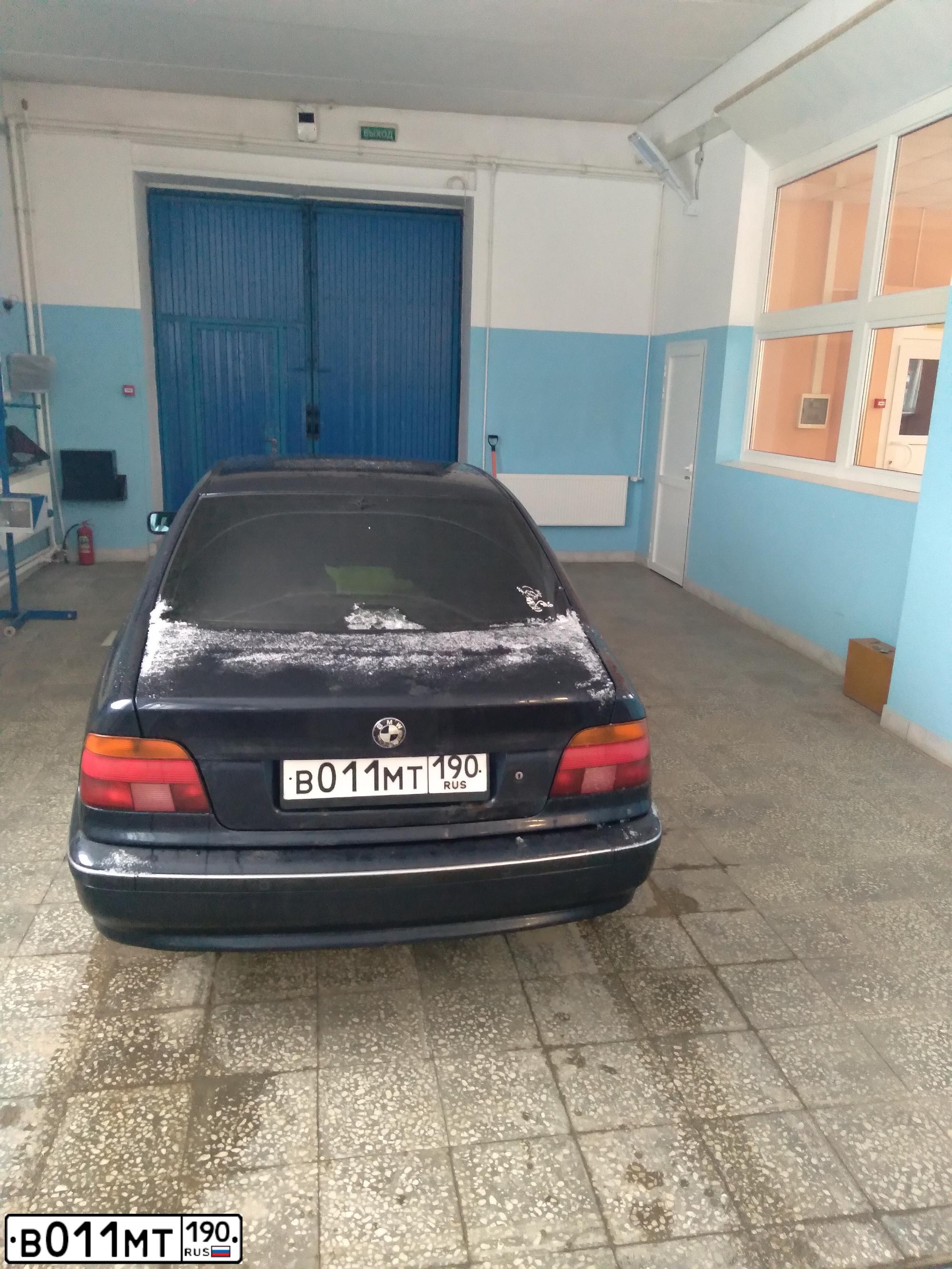 Фото автомобиля BMW SERIE 5, 1998 — госномер Х956АВ250. Цвет: СИНИЙ ТЕМНЫЙ