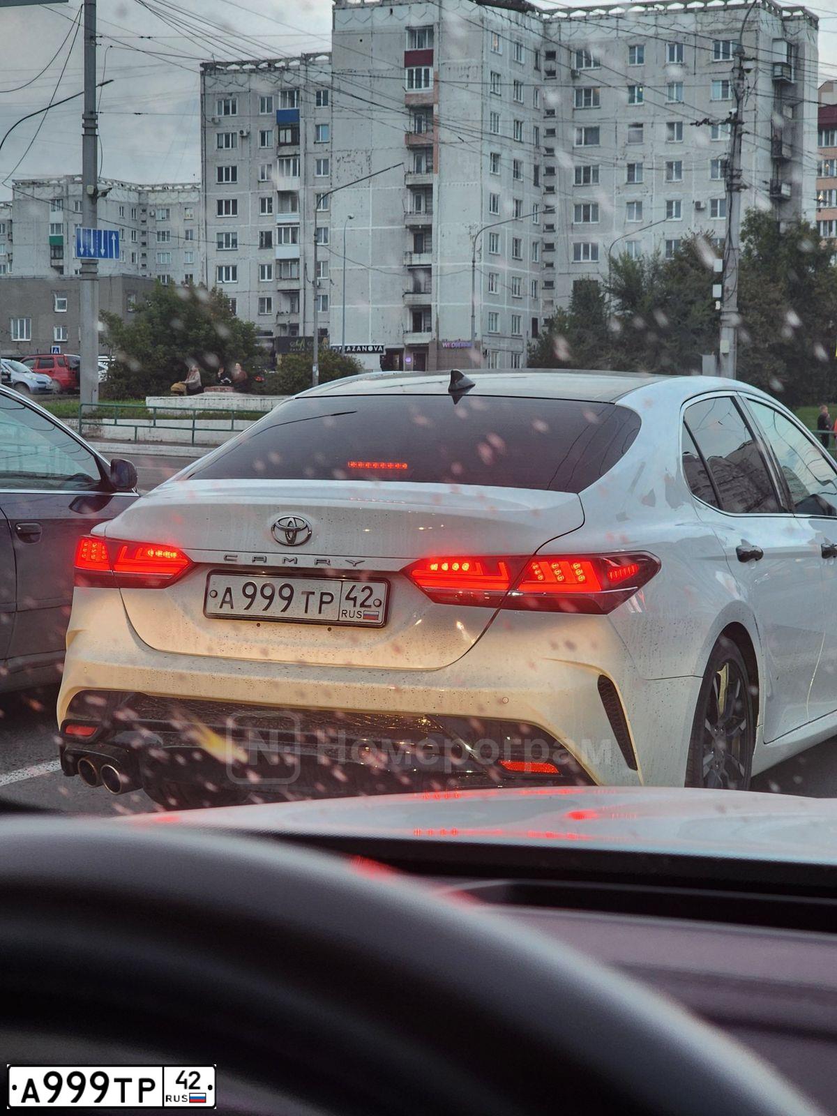 Фото автомобиля TOYOTA COROLLA, 2005 — госномер А999ТР42. Цвет: СЕРЫЙ