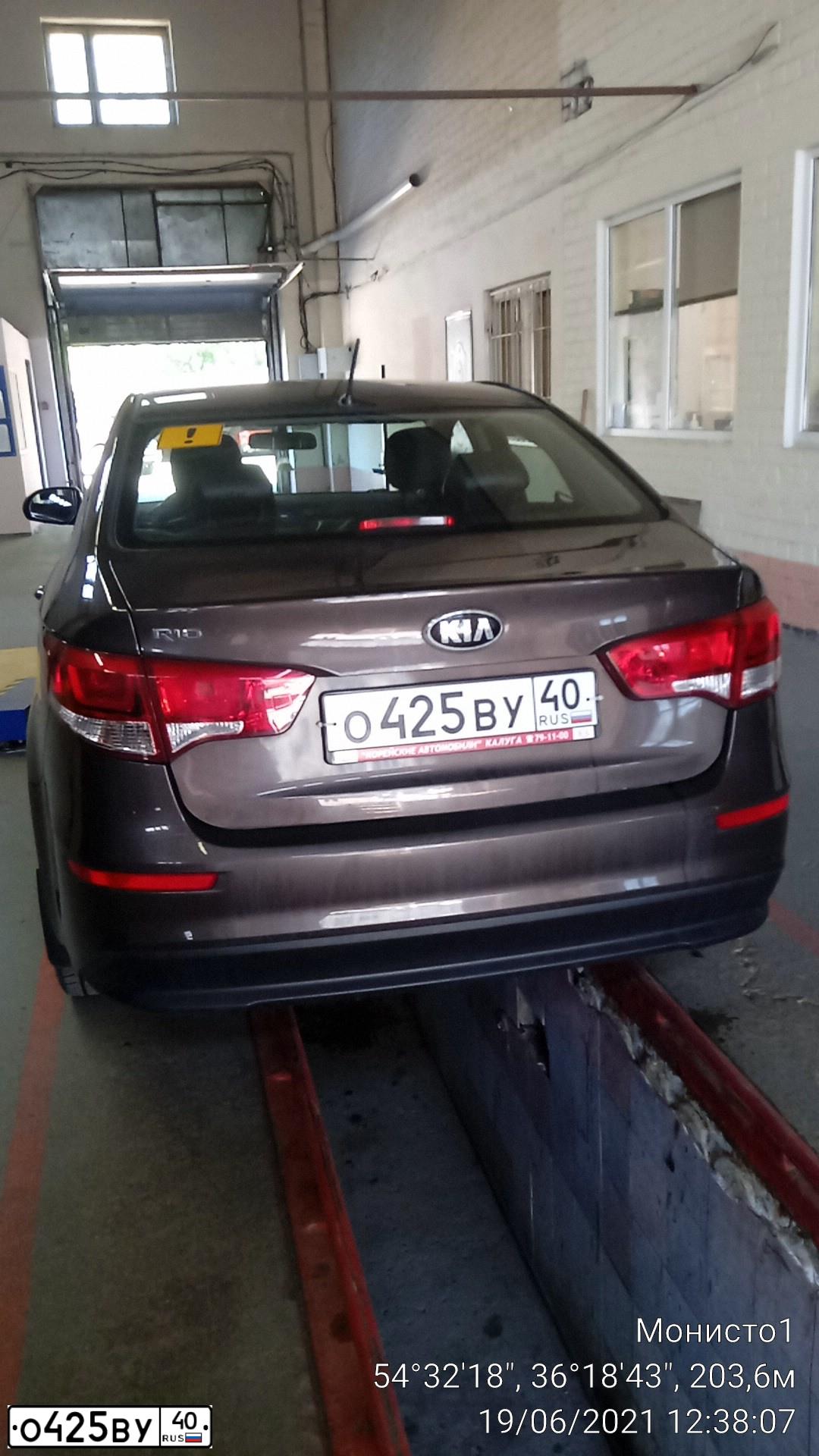 Фото автомобиля KIA RIO, 2016 — госномер С451ВВ40. Цвет: Коричневый