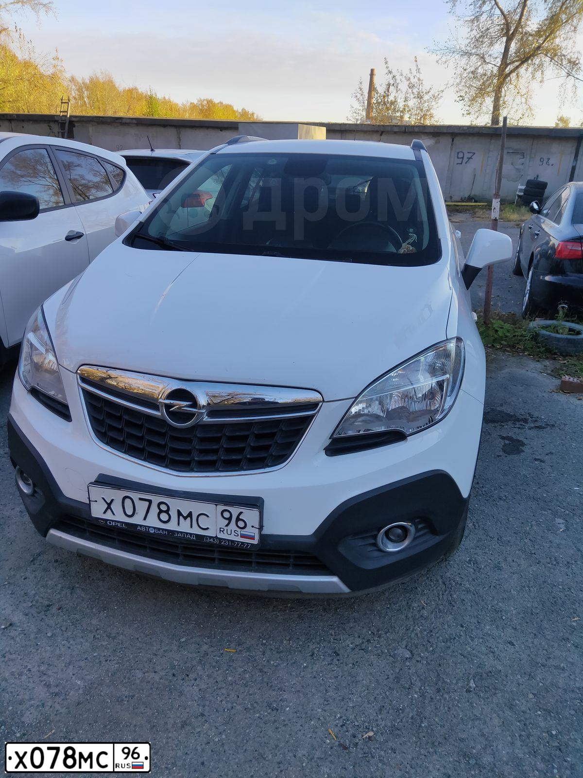 Фото автомобиля OPEL MOKKA, 2013 — госномер М663ВО716. Цвет: Белый