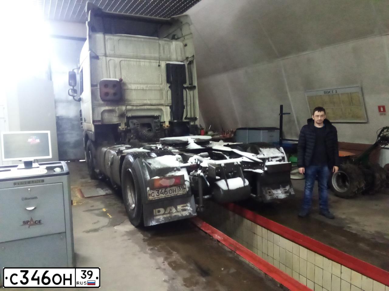 Фото автомобиля DAF XF 105 FT /4X2/, 2008 — госномер С346ОН39. Цвет: БЕЛЫЙ