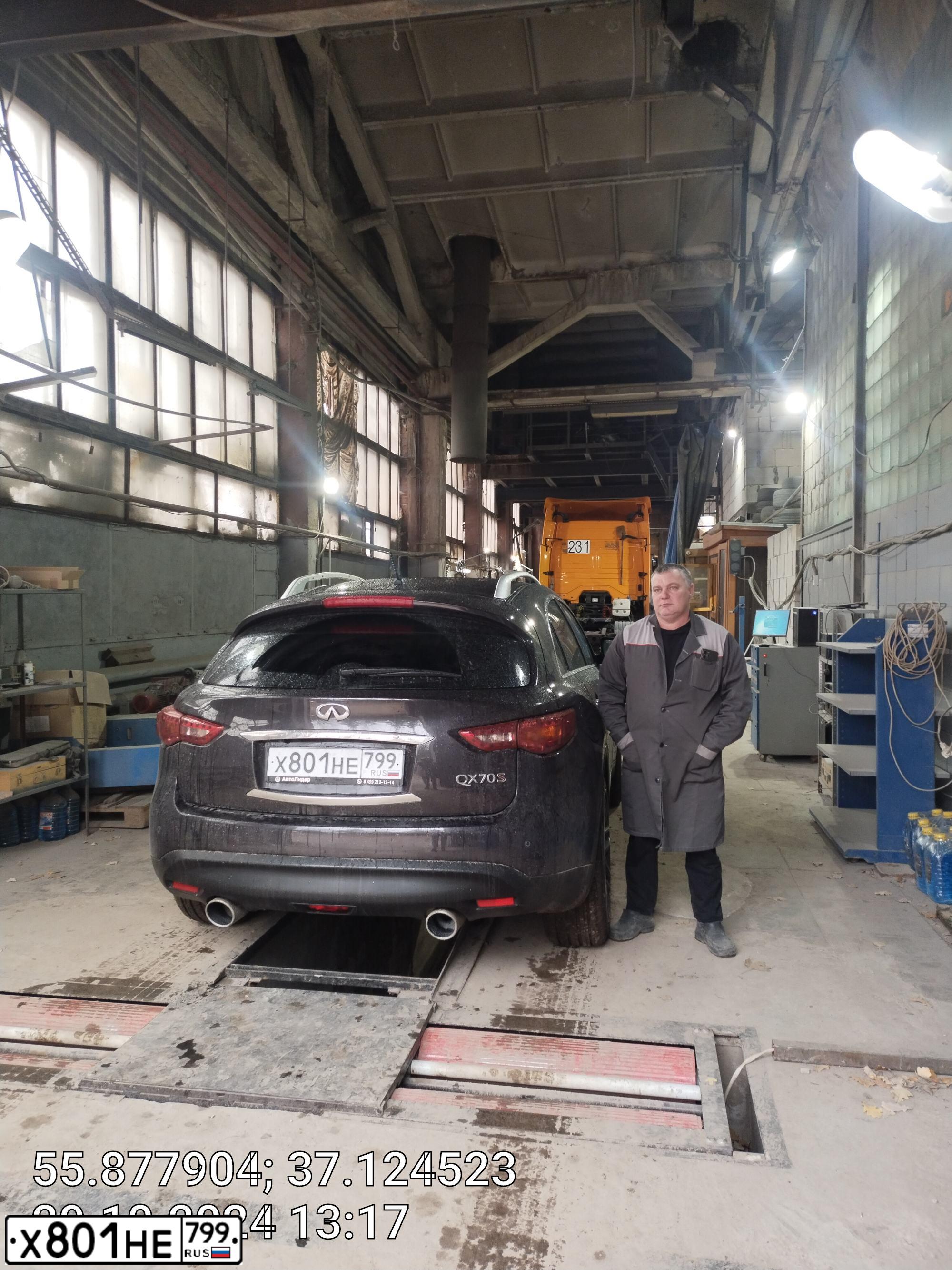 Фото автомобиля INFINITI QX70 /FX/, 2015 — госномер С804УР790. Цвет: Коричневый