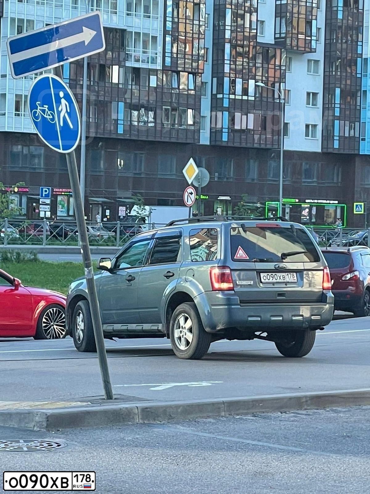 Фото автомобиля FORD ESCAPE, 2010 — госномер О090ХВ178. Цвет: СЕРО-СИНИЙ