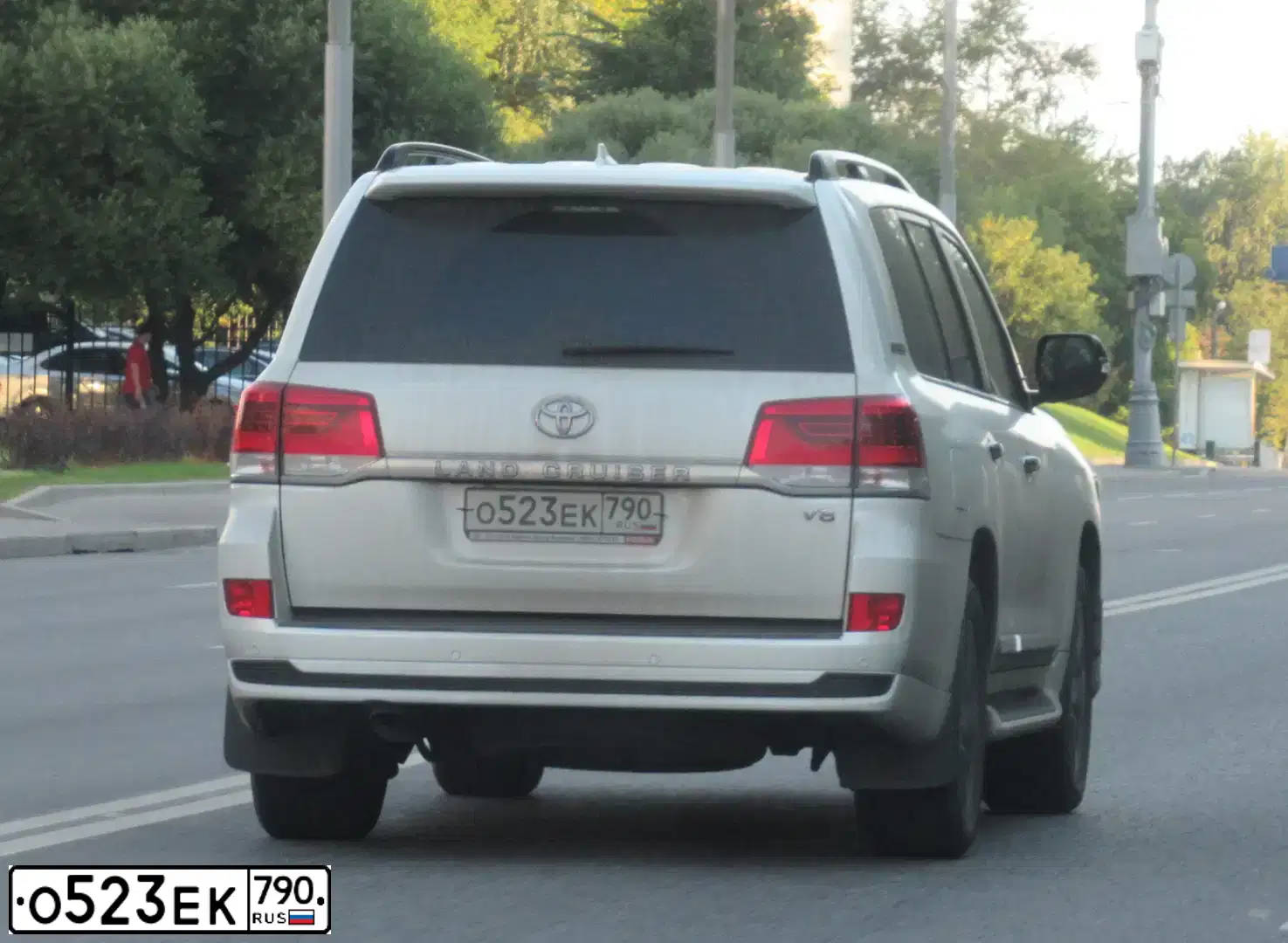 Фото автомобиля TOYOTA LANDCRUISER 200, 2019 — госномер О523ЕК790. Цвет: Белый