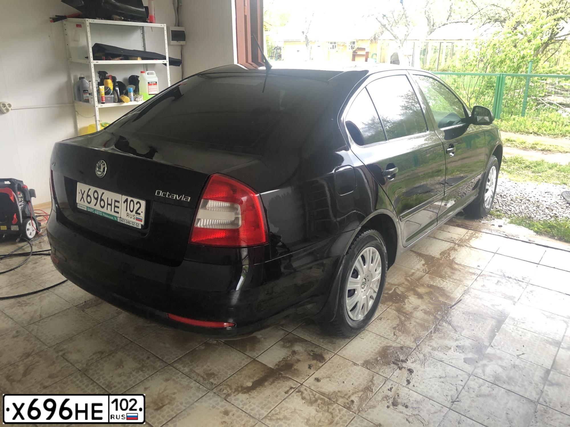 Фото автомобиля SKODA OCTAVIA, 2013 — госномер Х696НЕ102. Цвет: ЧЕРНЫЙ