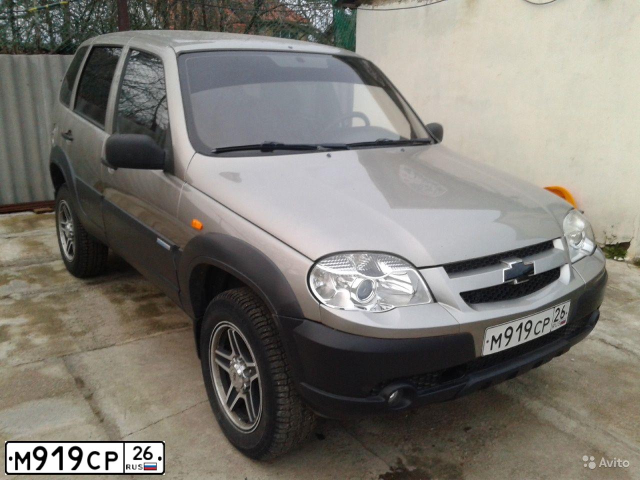 Фото автомобиля CHEVROLET NIVA, 2010 — госномер К289ВЕ53. Цвет: СЕРО-КОРИЧНЕВЫЙ МЕТАЛЛИК