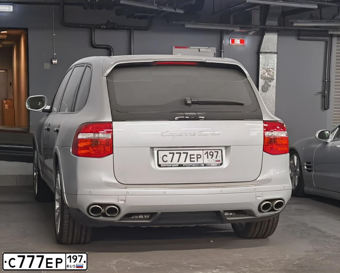 Фото автомобиля PORSCHE CAYENNE, 2009 — госномер С777ЕР197. Цвет: СЕРЫЙ