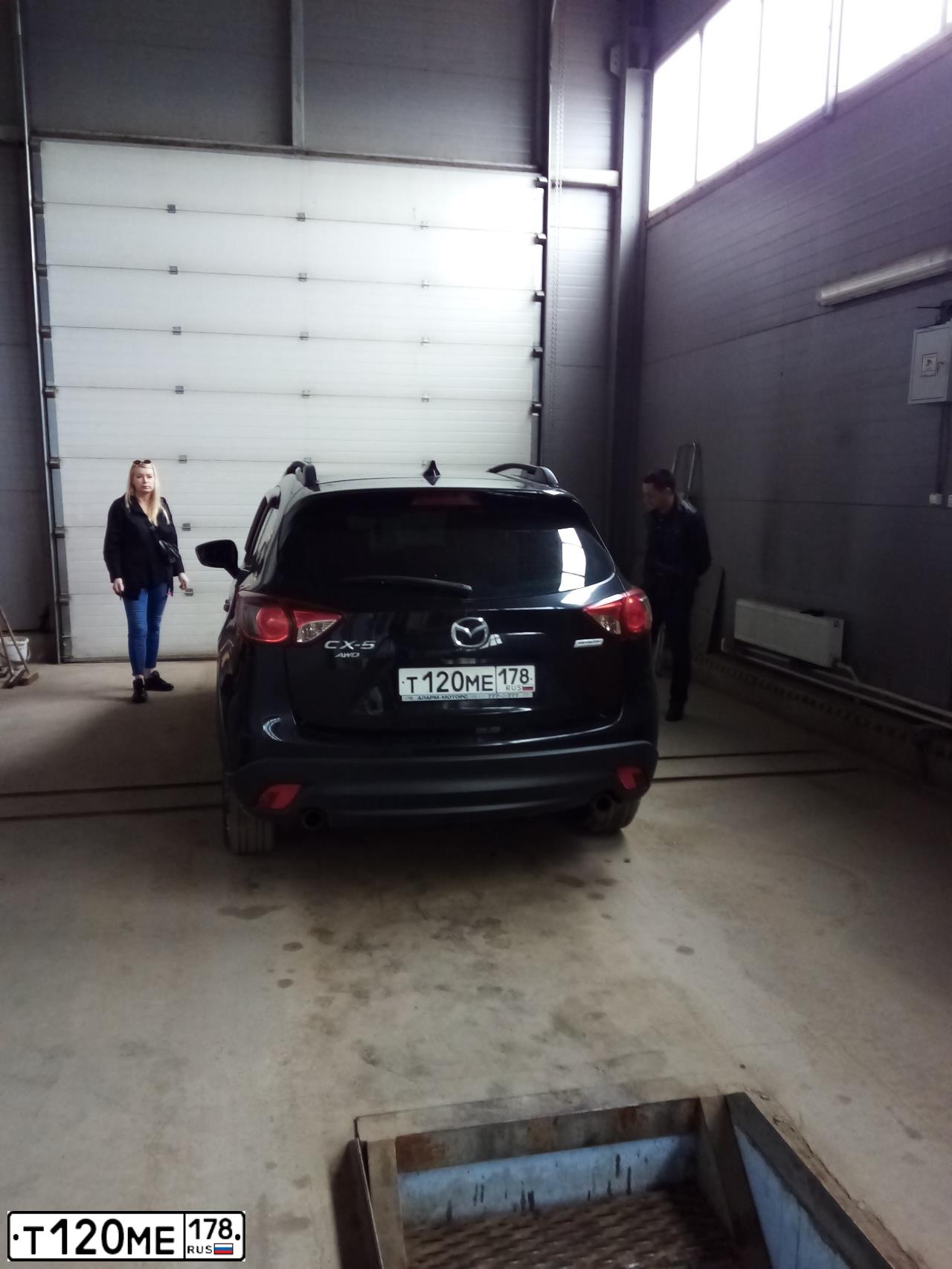 Фото автомобиля MAZDA CX-5, 2012 — госномер Т120МЕ178. Цвет: ЧЕРНЫЙ