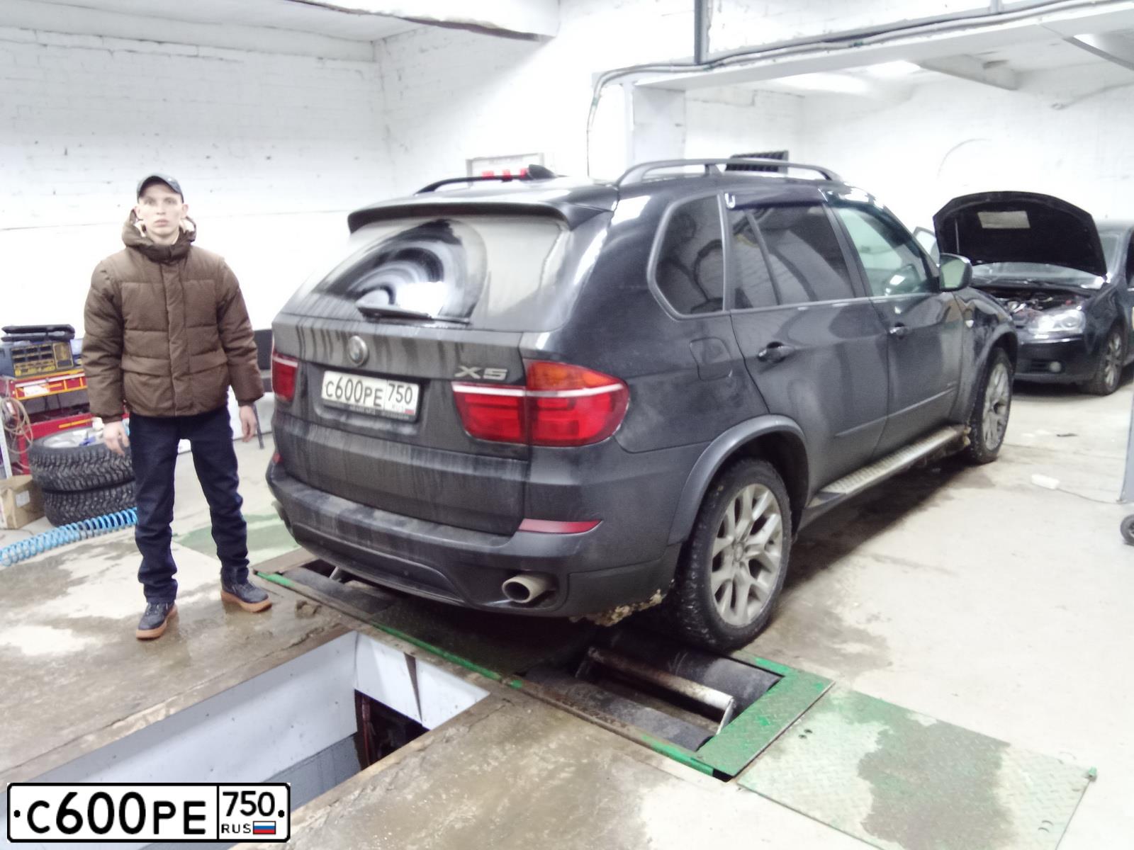 Фото автомобиля BMW X5, 2010 — госномер С390МТ40. Цвет: ЧЕРНЫЙ