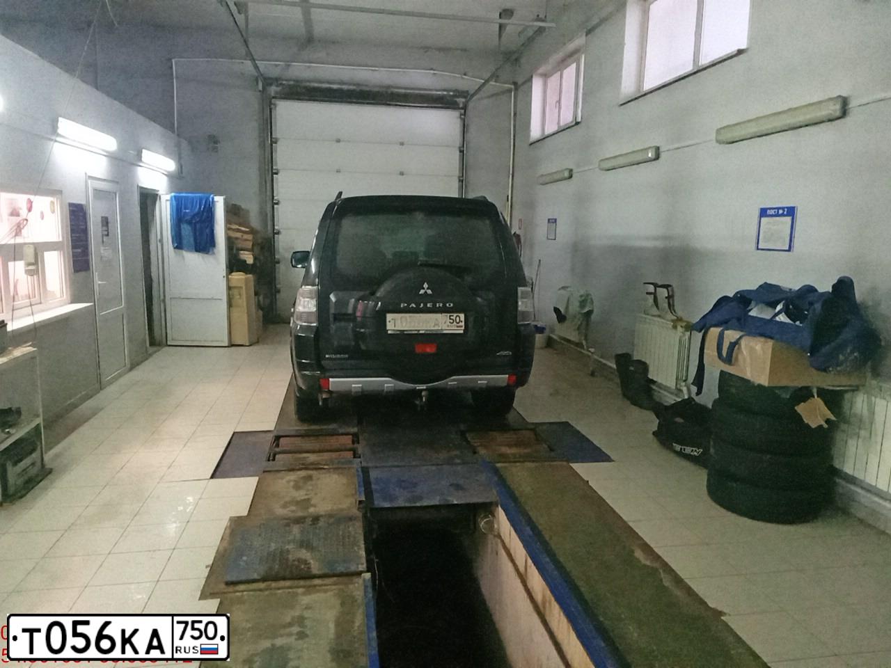 Фото автомобиля MITSUBISHI PAJERO, 2014 — госномер К417ММ790. Цвет: ЧЕРНЫЙ