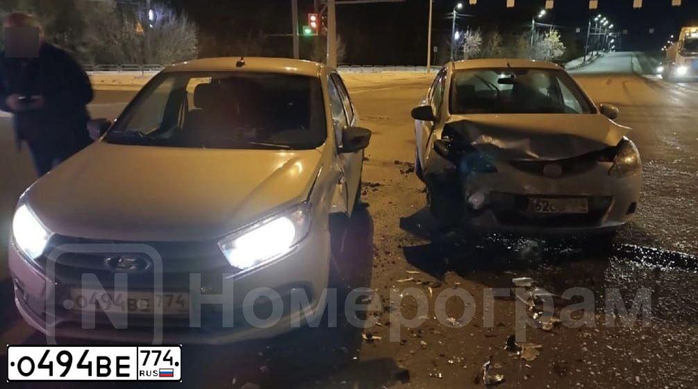Фото автомобиля LADA GRANTA 219010, 2021 — госномер О494ВЕ774. Цвет: СЕРЕБРИСТЫЙ