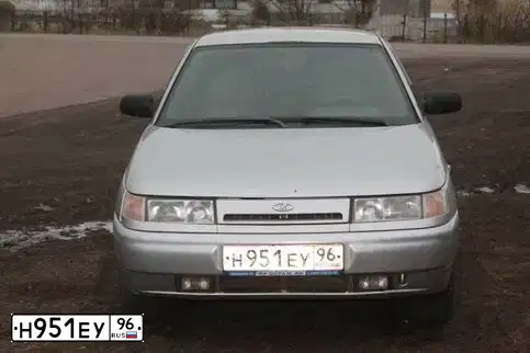Фото автомобиля LADA 2112, 2005 — госномер Е021РТ196. Цвет: СВЕТЛО СЕРЕБРИСТЫЙ