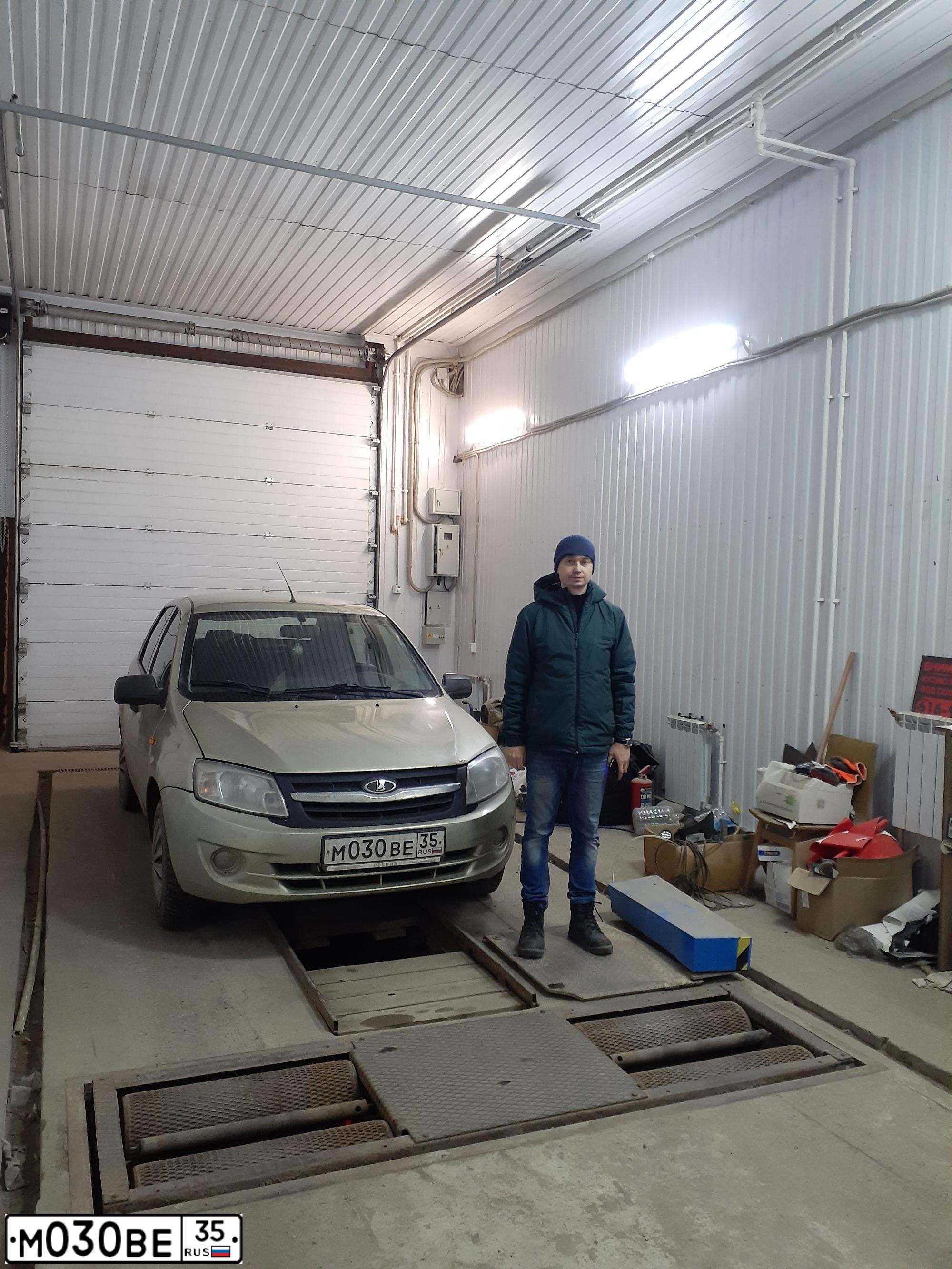 Фото автомобиля LADA GRANTA, 2012 — госномер Н274ТВ35. Цвет: БЕЛО-ЖЕЛТЫЙ ПЕРЛАМУТРОВЫЙ