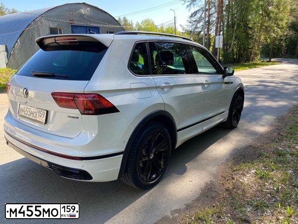 Фото автомобиля VOLKSWAGEN TERAMONT, 2018 — госномер М455МО159. Цвет: ЧЕРНЫЙ