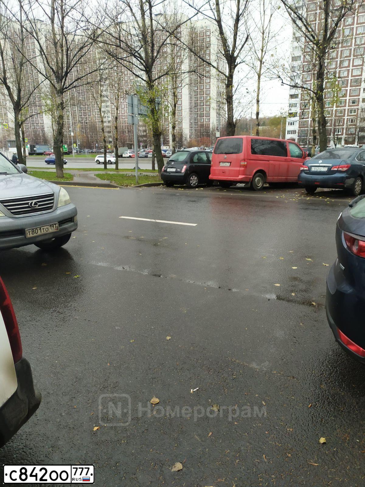 Фото автомобиля BMW X7, 2019 — госномер С842ОО777. Цвет: СЕРЫЙ