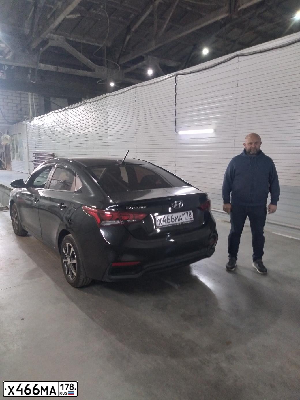 Фото автомобиля HYUNDAI SOLARIS, 2017 — госномер Х466МА178. Цвет: ЧЕРНЫЙ