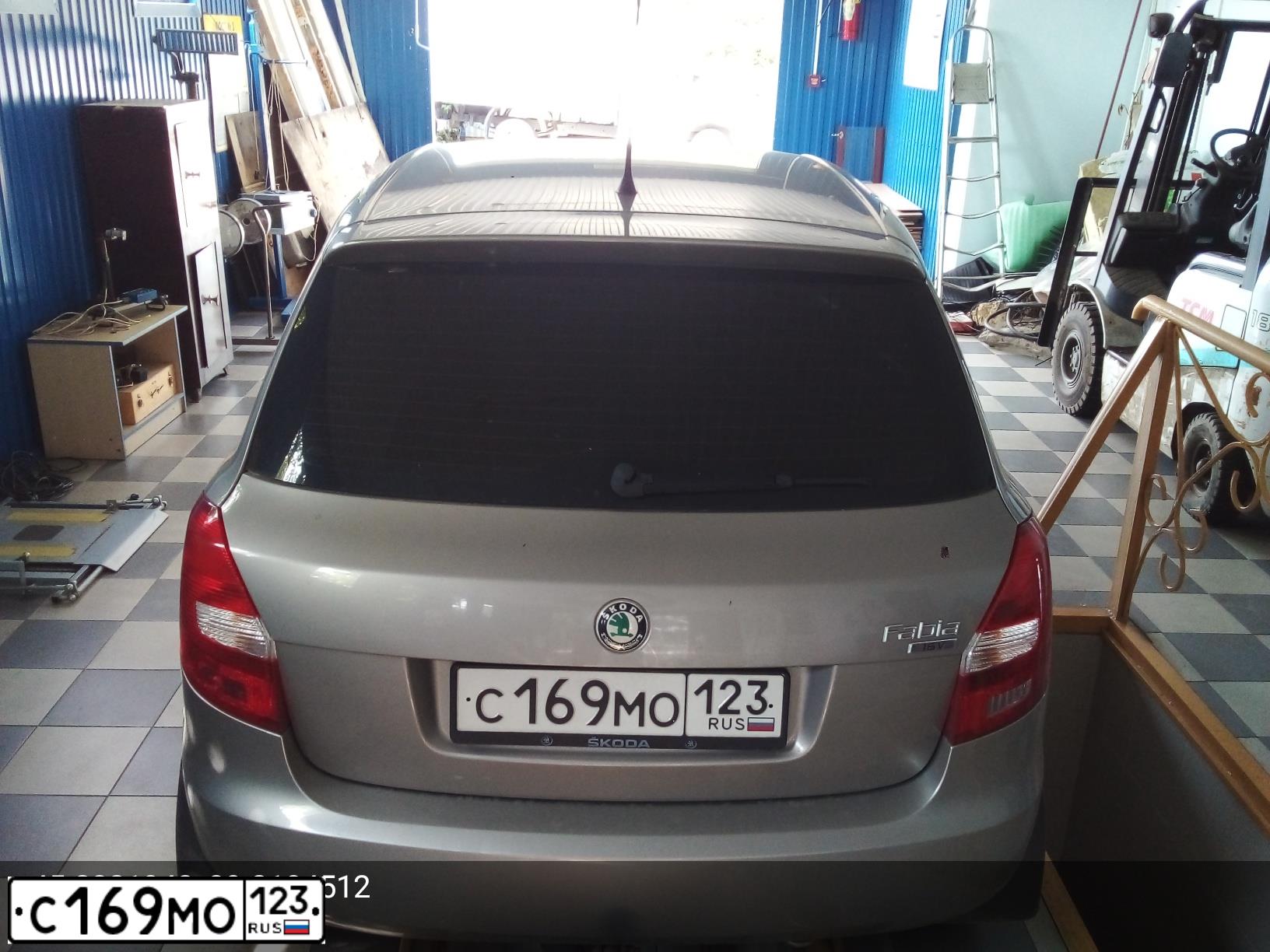 Фото автомобиля SKODA FABIA, 2010 — госномер С169НО123. Цвет: СЕРЫЙ