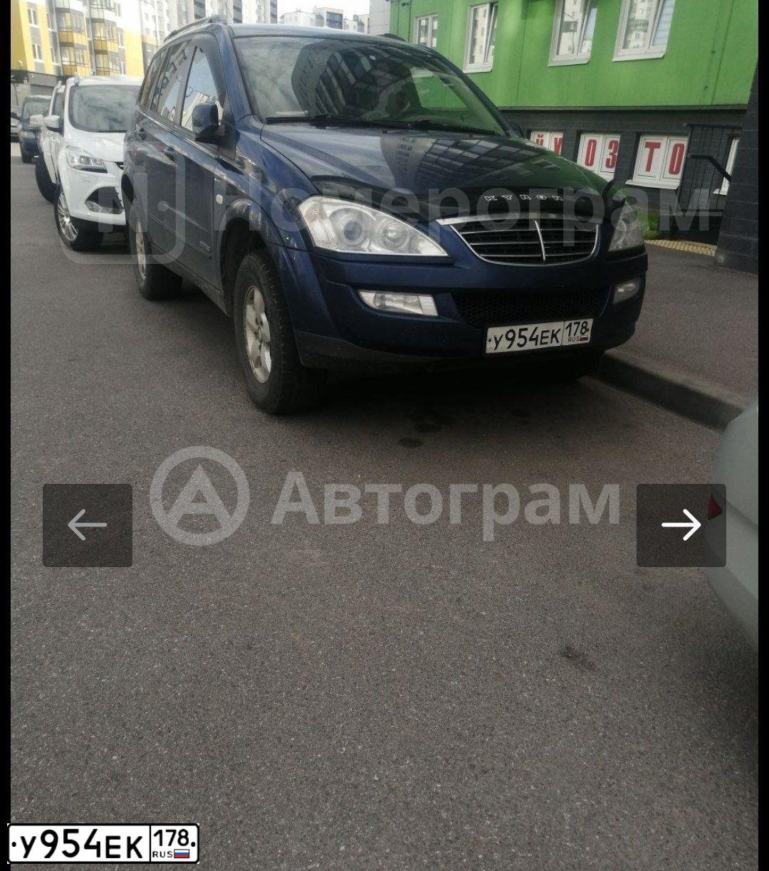 Фото автомобиля SSANGYONG KYRON, 2008 — госномер К824НЕ147. Цвет: СИНИЙ