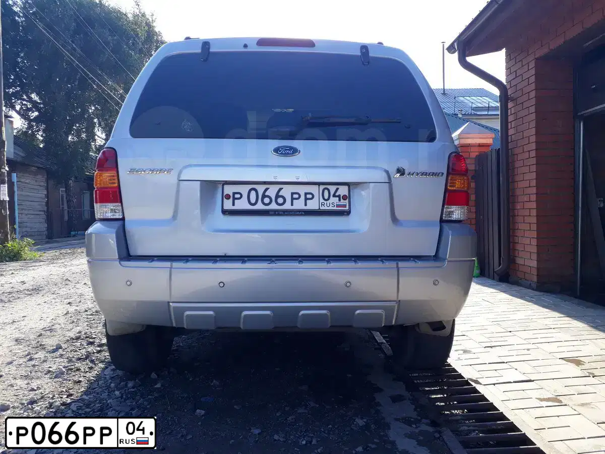 Фото автомобиля FORD ESCAPE, 2005 — госномер Р066РР04. Цвет: СЕРЕБРИСТЫЙ