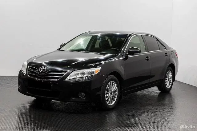 Фото автомобиля TOYOTA CAMRY, 2010 — госномер Т114ТР197. Цвет: ЧЕРНЫЙ