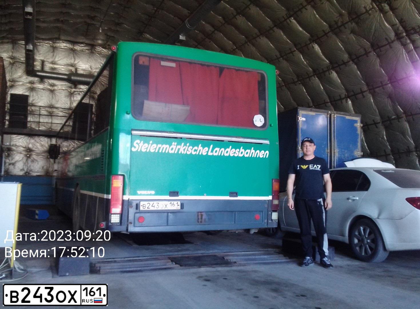 Фото автомобиля VOLVO B10, 1984 — госномер В243ОХ161. Цвет: ЗЕЛЕНЫЙ