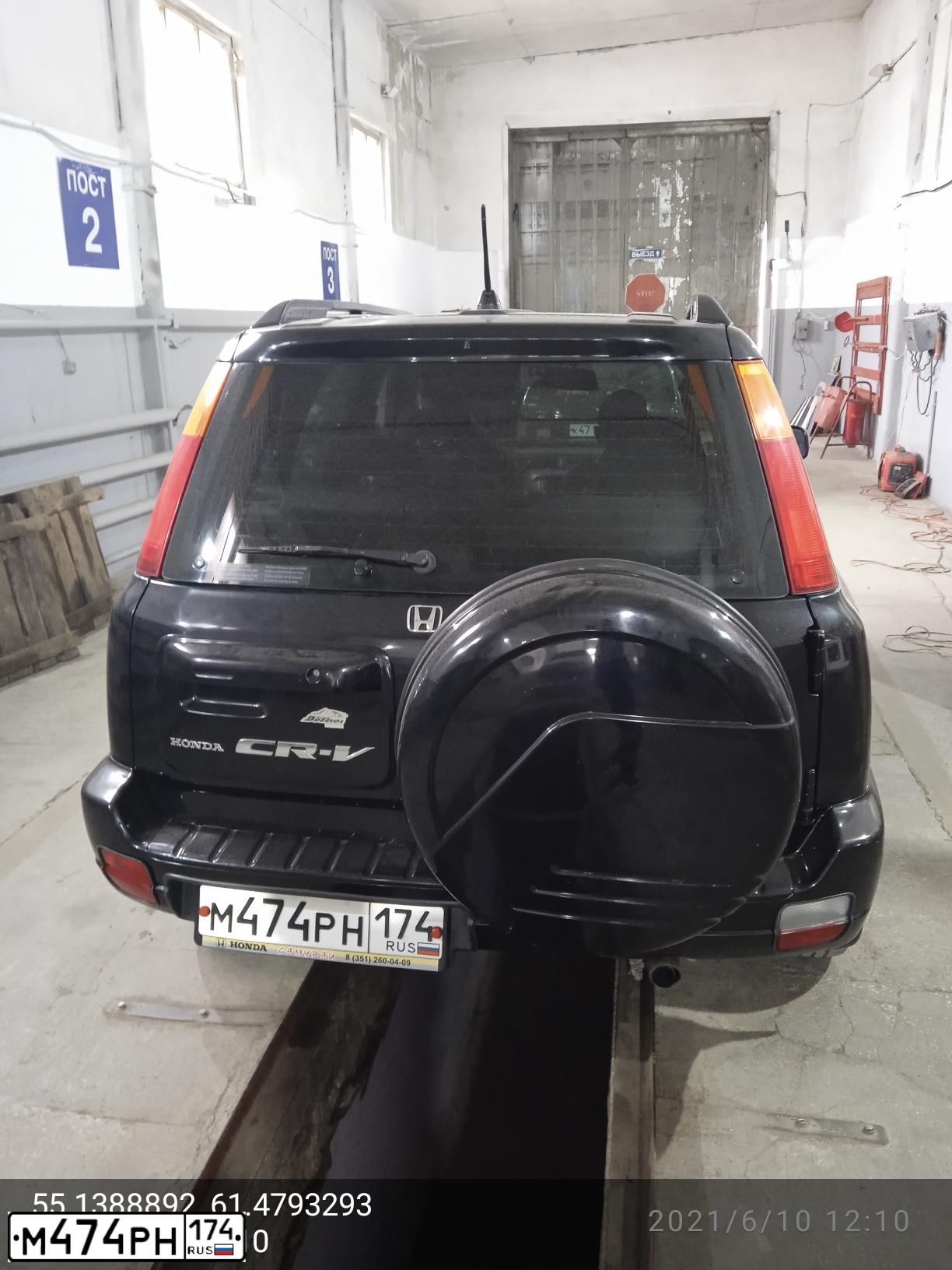 Фото автомобиля HONDA CR-V, 2001 — госномер М474РН174. Цвет: ЧЕРНЫЙ
