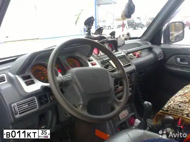 Фото автомобиля MITSUBISHI PAJERO, 1996 — госномер В011КТ35. Цвет: Темно-зеленый
