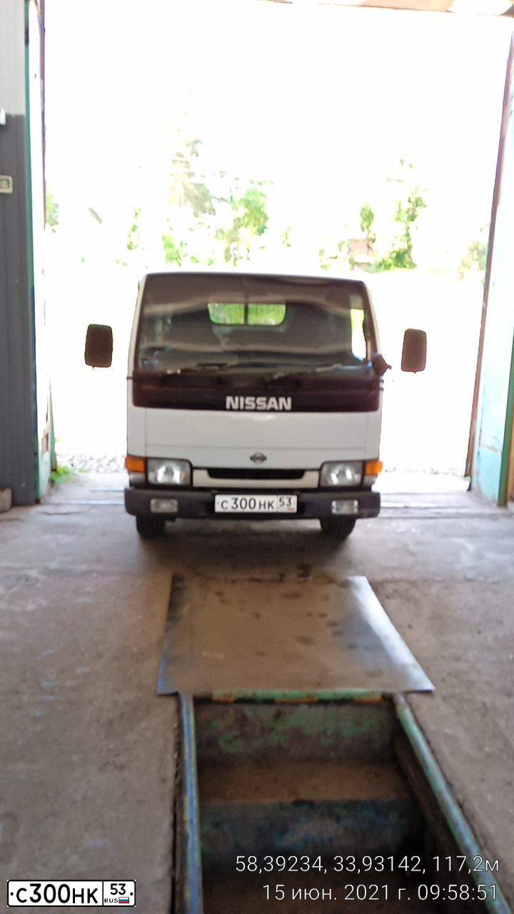 Фото автомобиля LADA 2106 LADA, 1995 — госномер С300НК53. Цвет: Красный