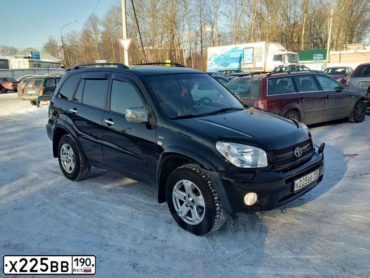 Фото автомобиля TOYOTA RAV4, 2004 — госномер М010ЕХ199. Цвет: ЧЕРНЫЙ