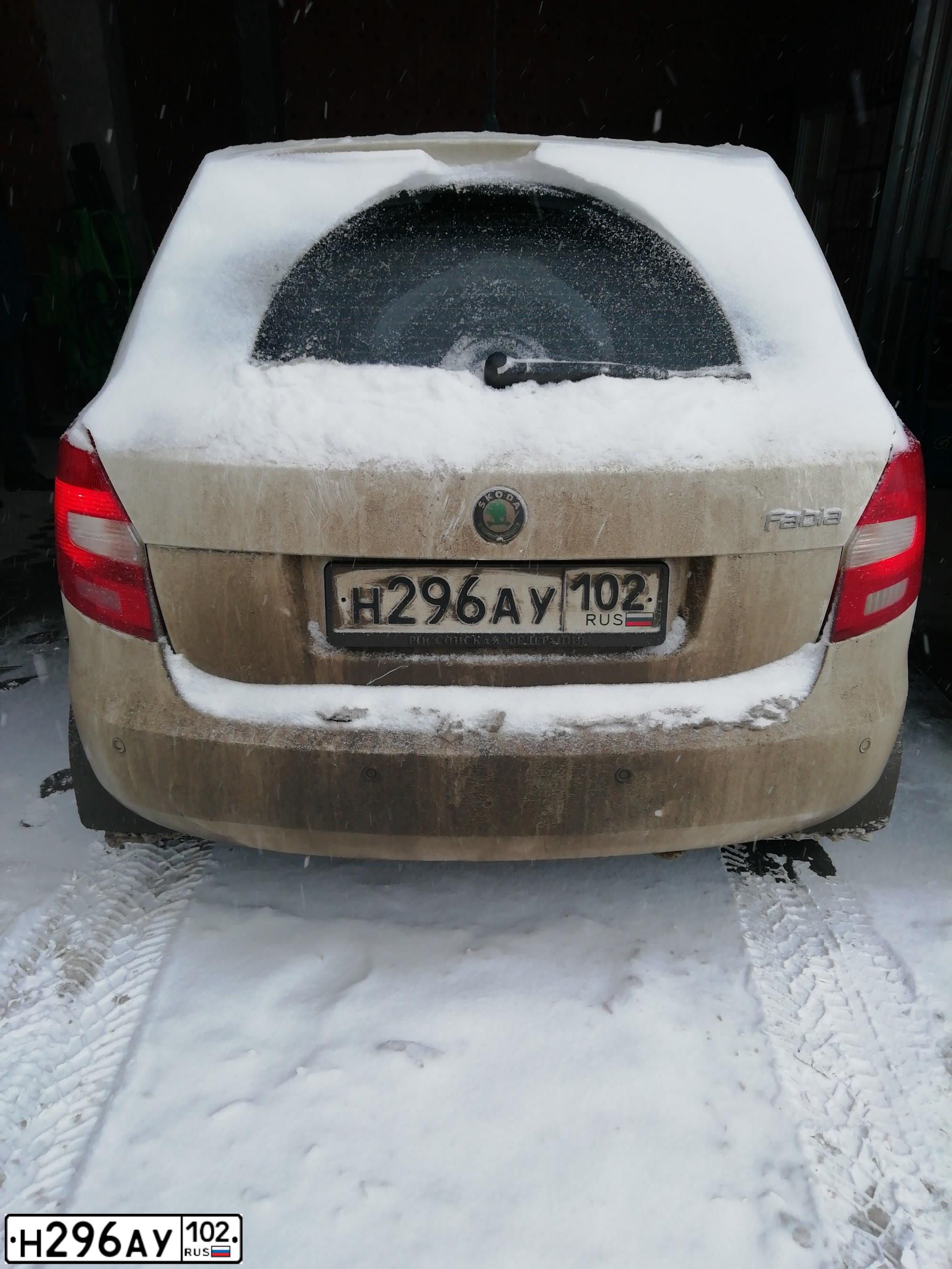 Фото автомобиля SKODA FABIA, 2009 — госномер Н296АУ102. Цвет: Белый