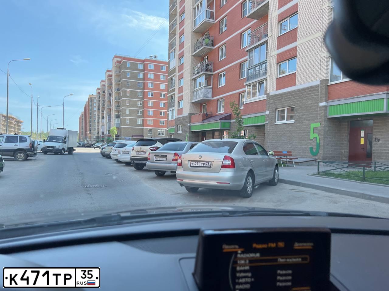 Фото автомобиля SKODA OCTAVIA, 2011 — госномер В116РО35. Цвет: СЕРЕБРИСТО-ЖЕЛТЫЙ