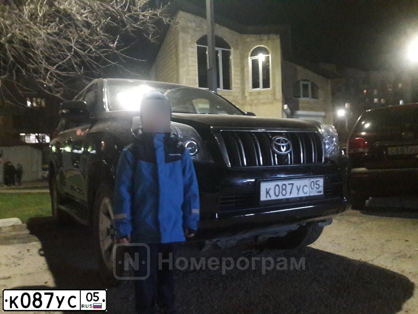 Фото автомобиля TOYOTA LANDCRUISER, 2010 — госномер К087УС05. Цвет: ЧЕРНЫЙ