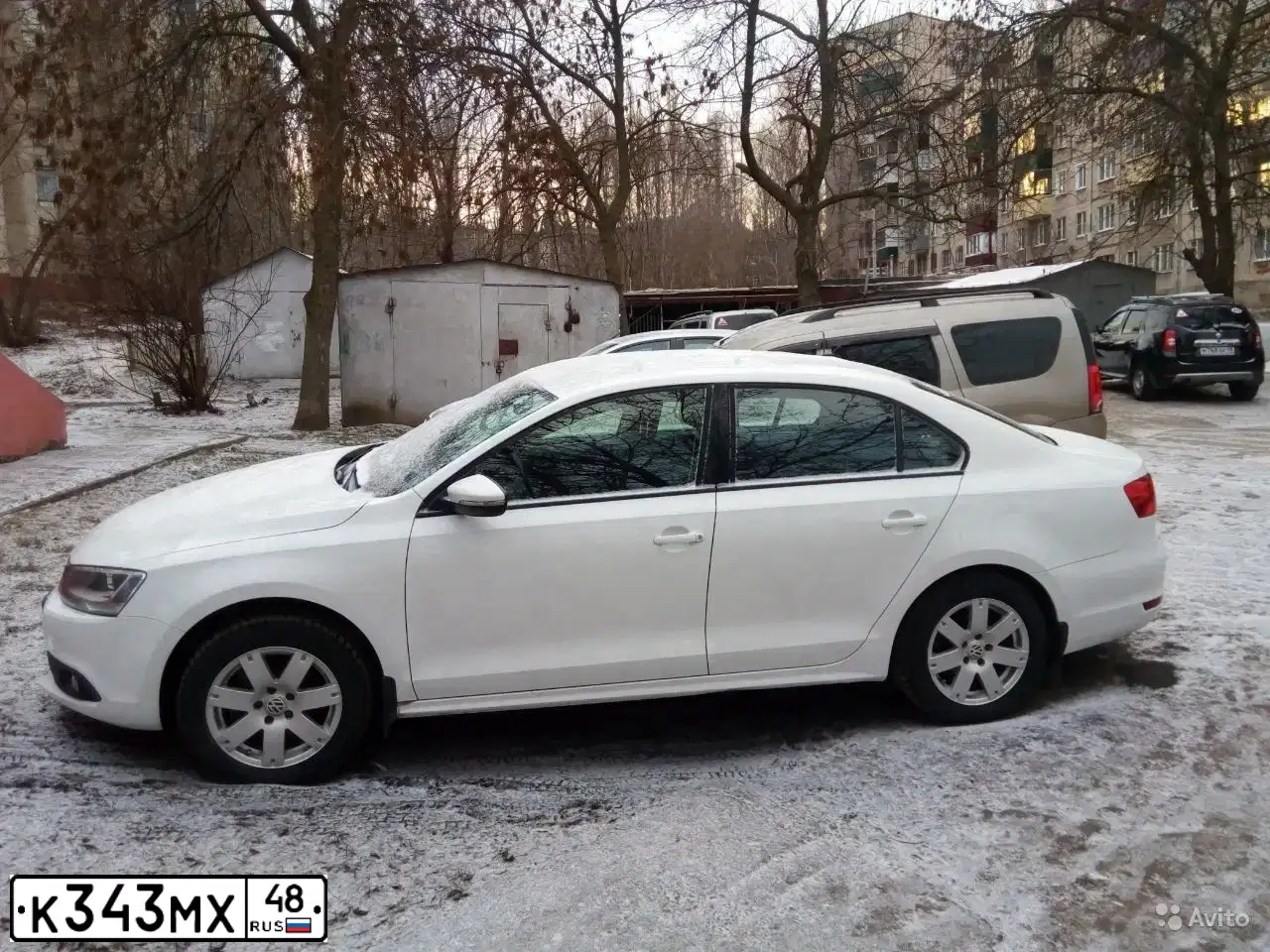 Фото автомобиля VOLKSWAGEN JETTA, 2009 — госномер Н426МХ48. Цвет: ВИШНЕВЫЙ