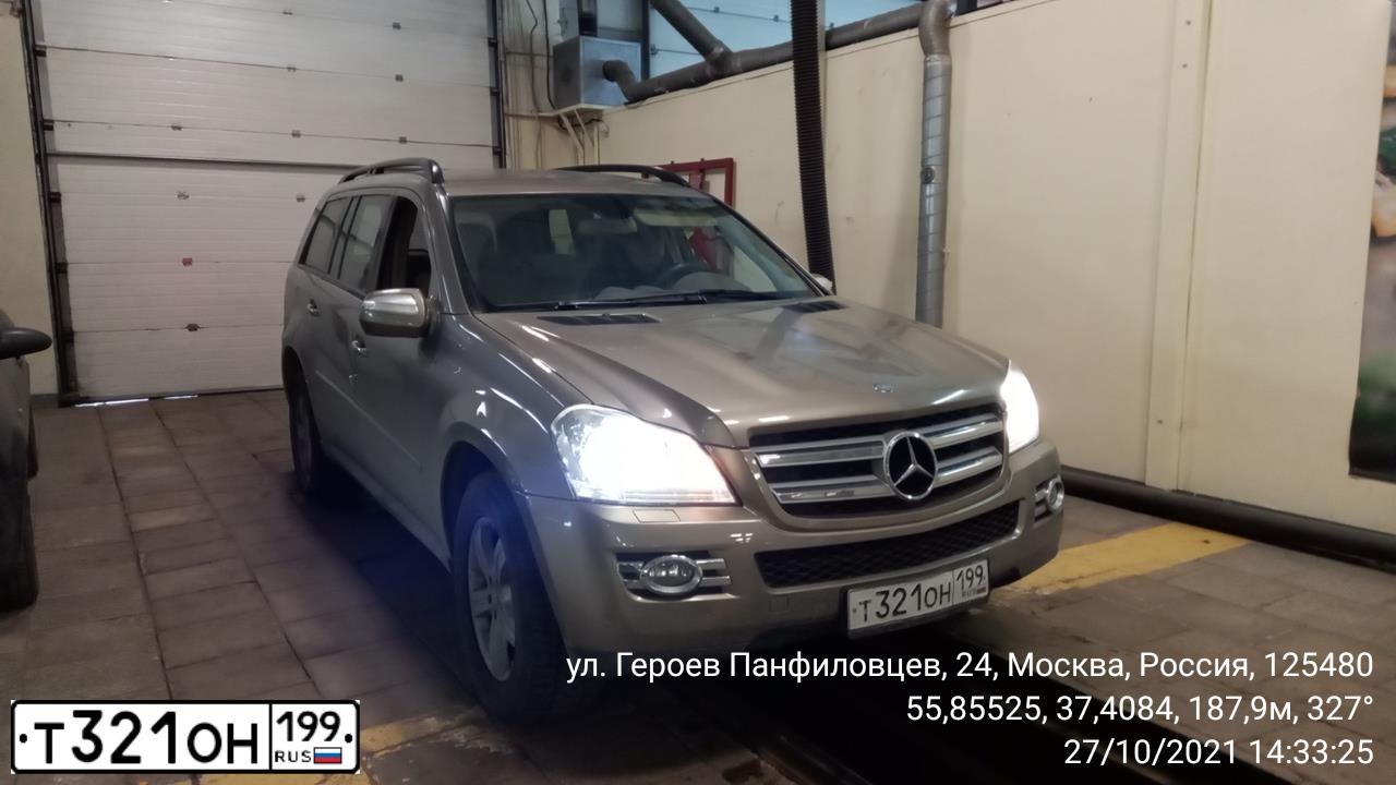 Фото автомобиля MERCEDES GL-KLASSE, 2008 — госномер Т321ОН199. Цвет: БЕЖЕВЫЙ