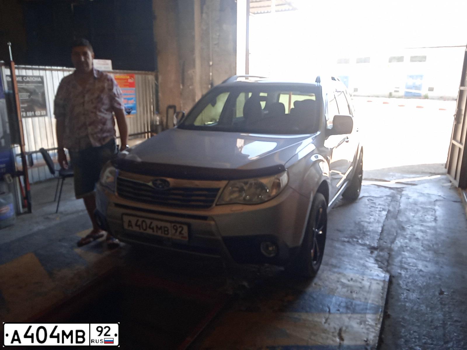 Фото автомобиля SUBARU FORESTER, 2010 — госномер М080КС76. Цвет: СЕРЫЙ