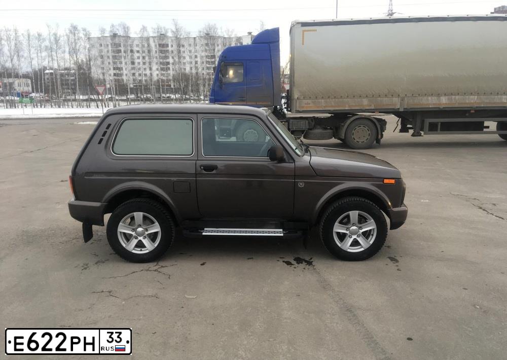 Фото автомобиля LADA 2121 NIVA, 2015 — госномер Е622РН33. Цвет: Золотисто-коричневый