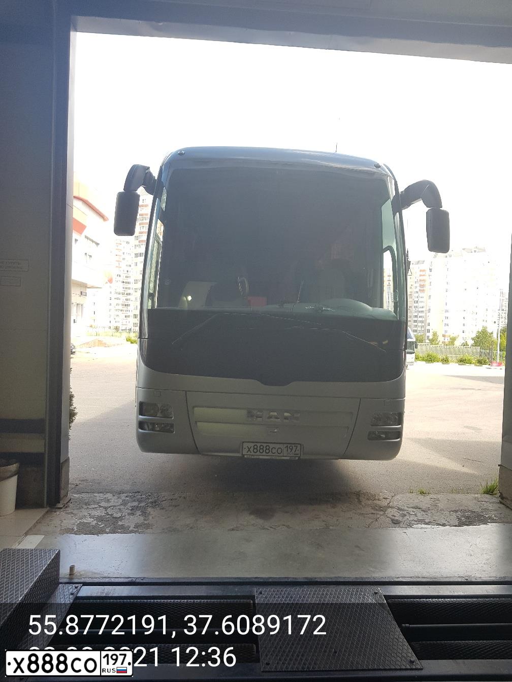 Фото автомобиля MAN LIONS COACH, 2011 — госномер Х888СО197. Цвет: СЕРЫЙ СВЕТЛЫЙ