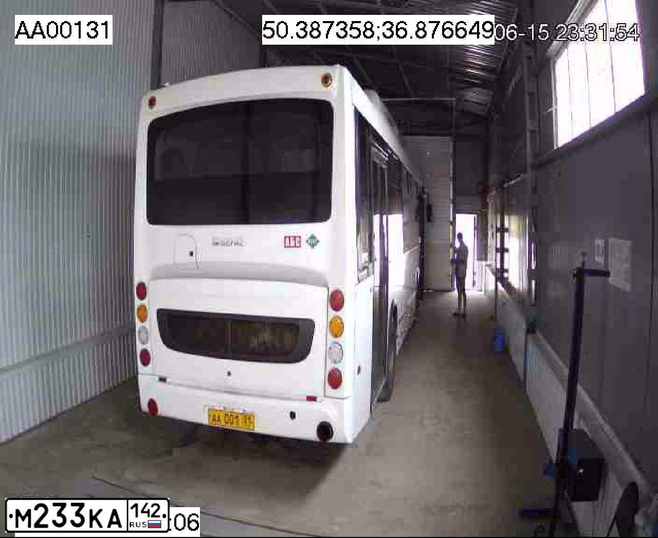 Фото автомобиля NEFAZ 5299, 2017 — госномер Х206РЕ31. Цвет: Белый