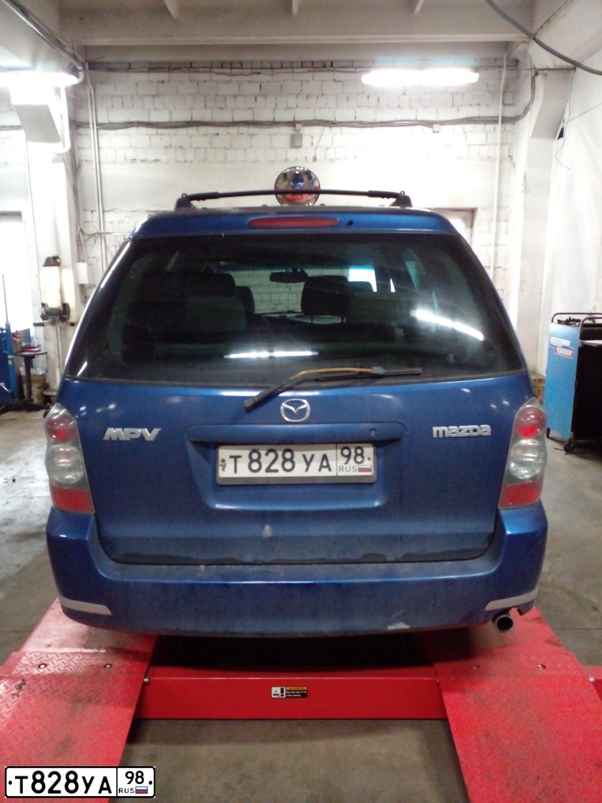 Фото автомобиля MAZDA MPV, 2005 — госномер Т828УА98. Цвет: СИНИЙ