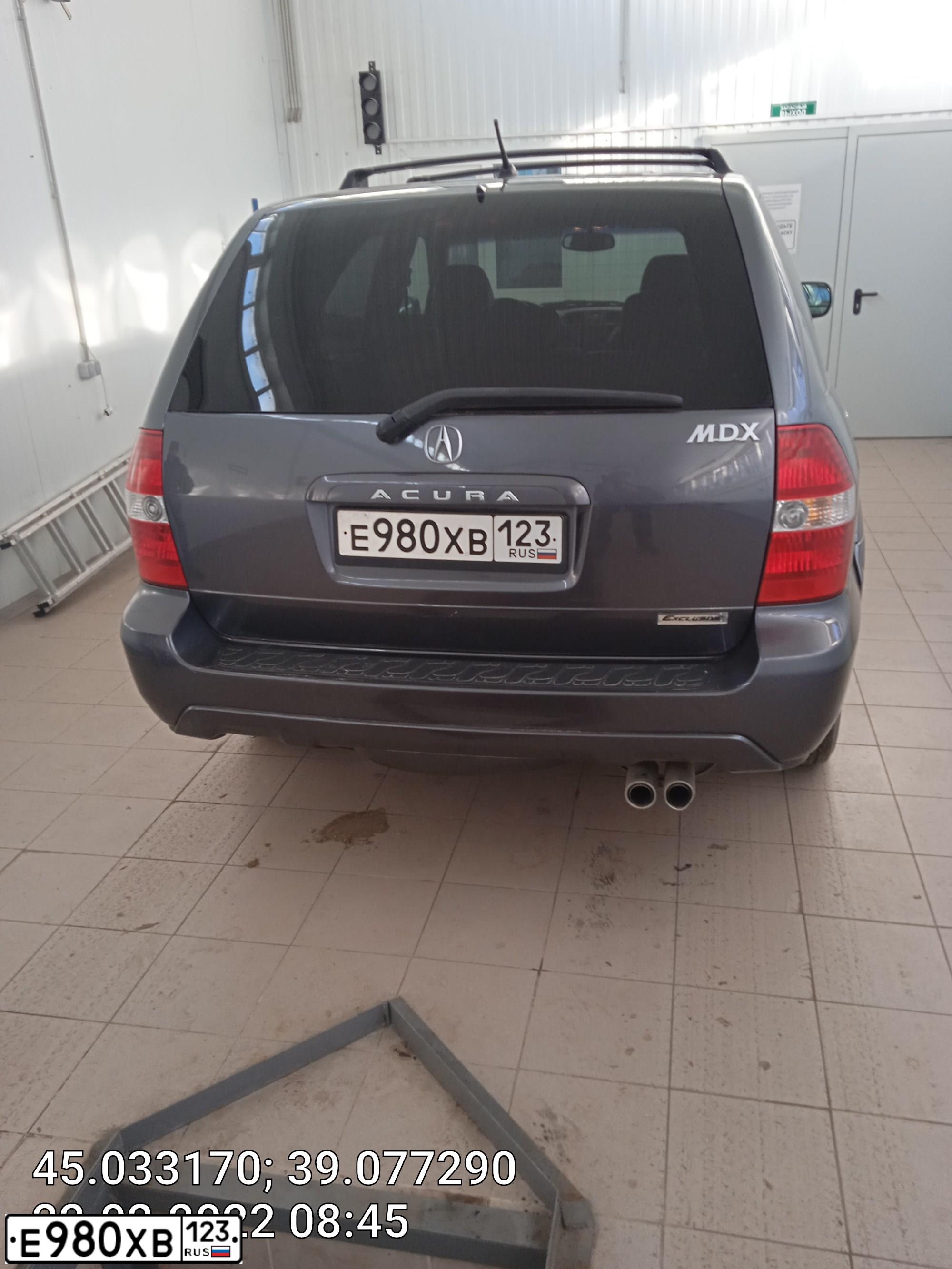 Фото автомобиля ACURA MDX, 2002 — госномер Р803УЕ123. Цвет: Серебристый