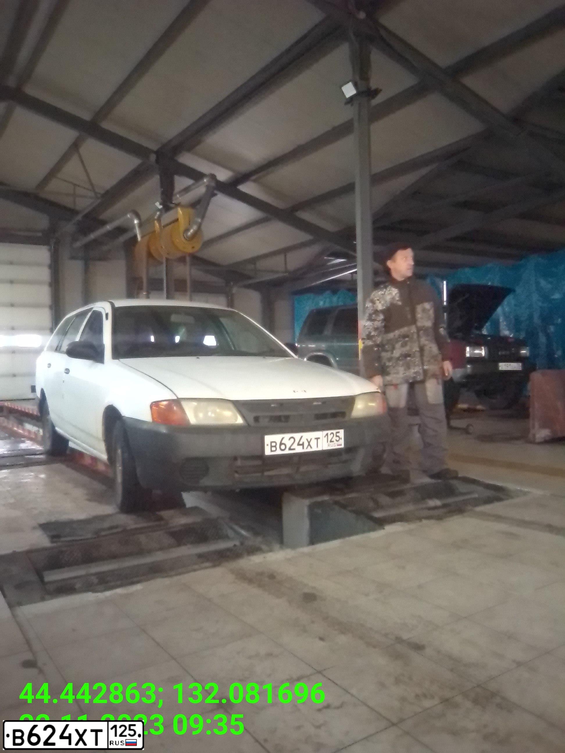 Фото автомобиля НИССАН АД, 2000 — госномер В624ХТ125