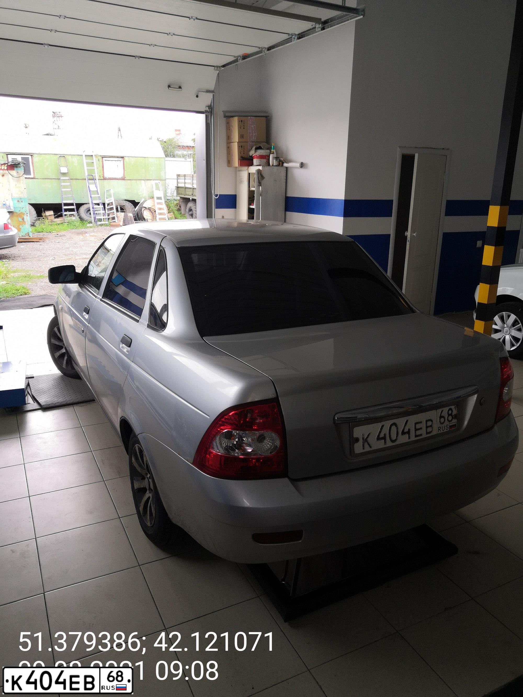 Фото автомобиля LADA PRIORA, 2007 — госномер М645НО136. Цвет: СВЕТЛО-СЕРЕБРИСТЫЙ МЕТАЛЛ