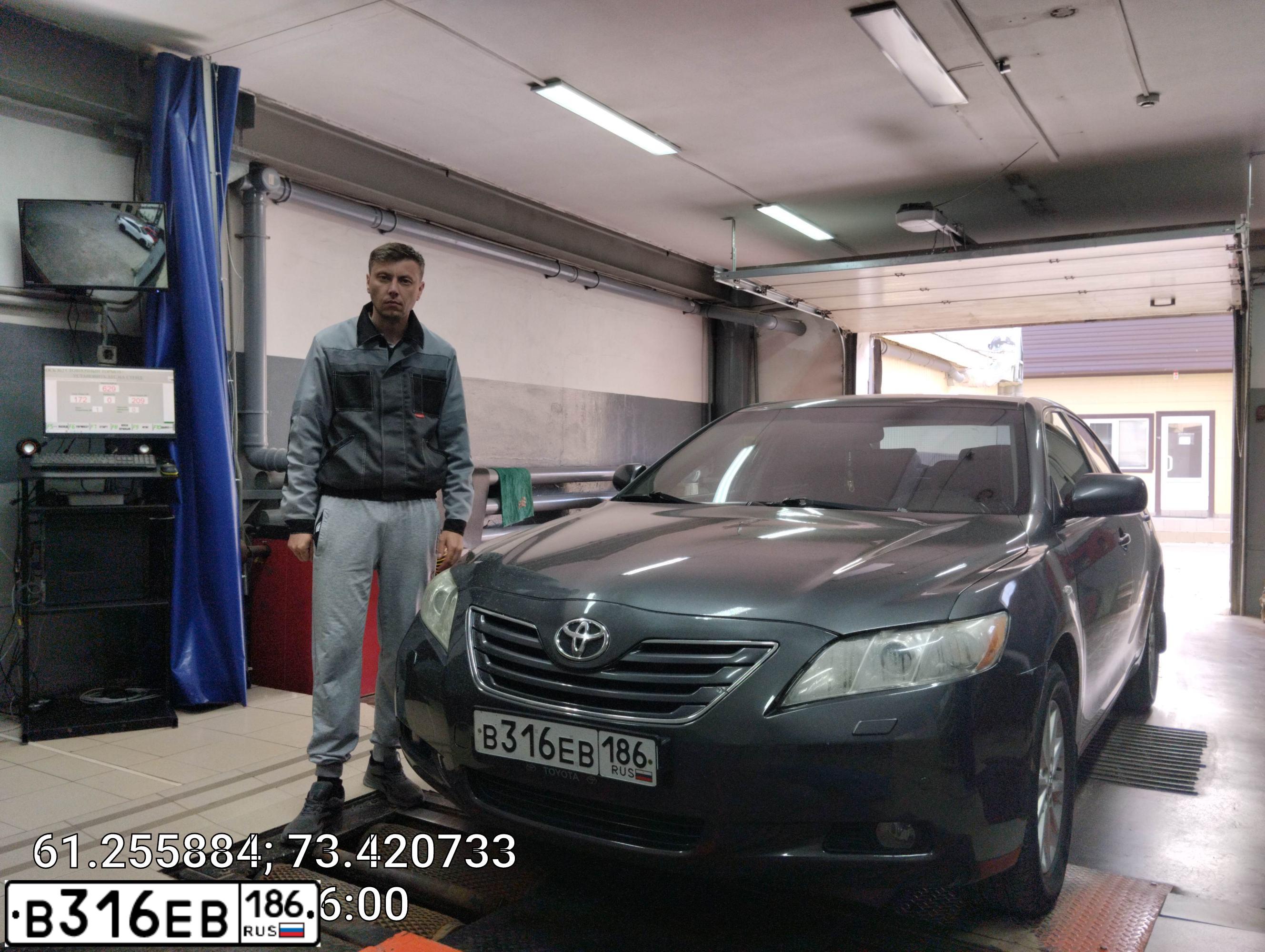 Фото автомобиля TOYOTA CAMRY, 2008 — госномер В075НТ155. Цвет: СЕРЫЙ