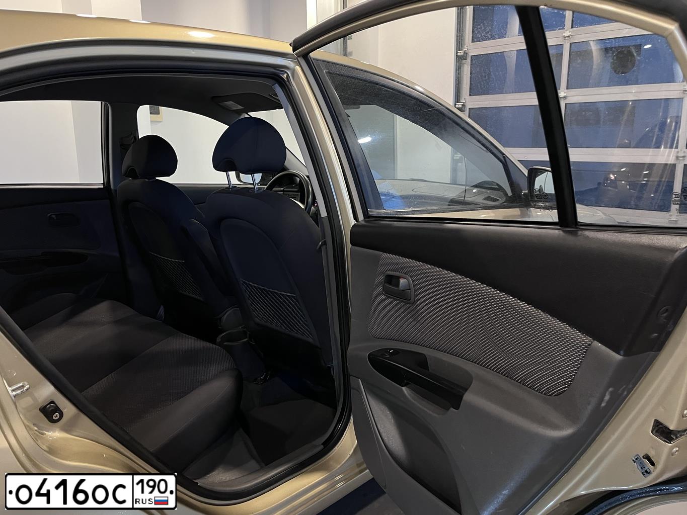 Фото автомобиля KIA RIO, 2011 — госномер О416ОС190. Цвет: БЕЖЕВЫЙ