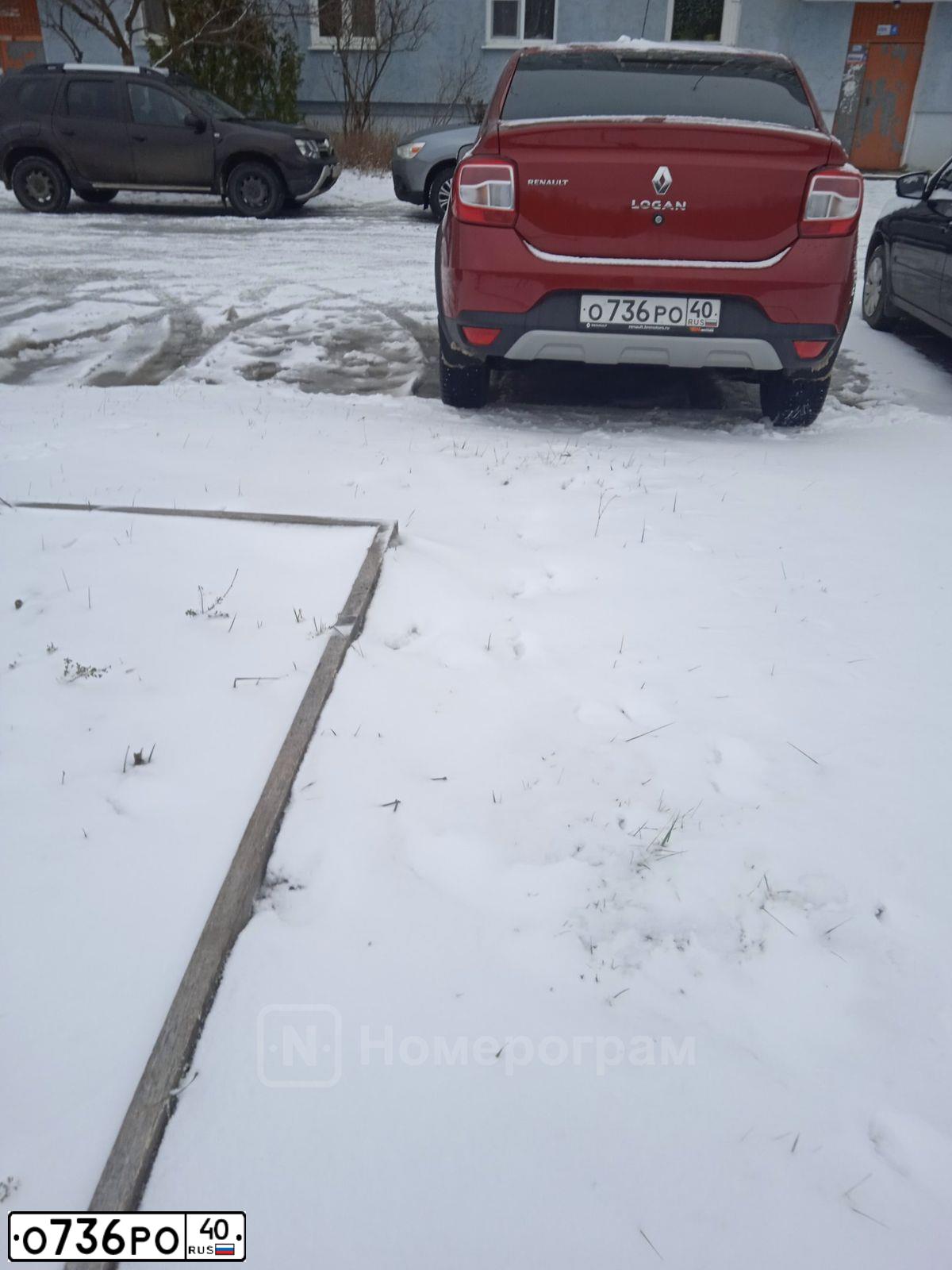 Фото автомобиля RENAULT T LOGAN, 2019 — госномер О736РО40. Цвет: КРАСНЫЙ